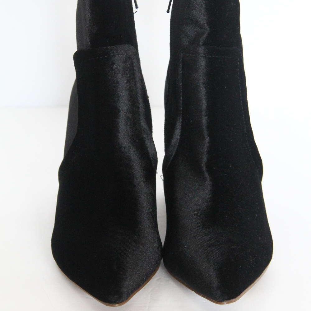 Betsey Johnson Velvet Booties Black Boots New - Picture 3 of 7